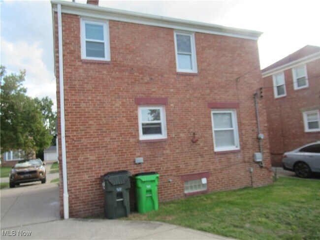 Building Photo - 39 Eldred Ave