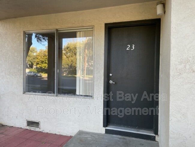 Building Photo - 1045 Catalina Dr