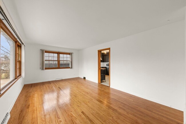Building Photo - 721 W Jefferson Ave