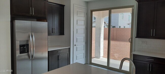 Foto del edificio - 9211 W Sells Dr