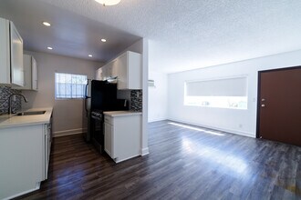 Building Photo - 319 Heliotrope Dr
