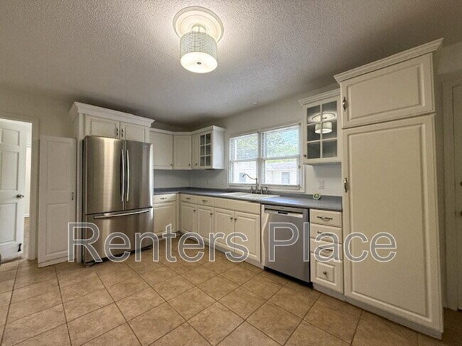 Building Photo - 22 E 53rd Pl