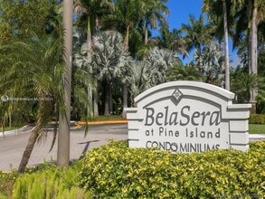 Building Photo - 711 N Pine Island Rd