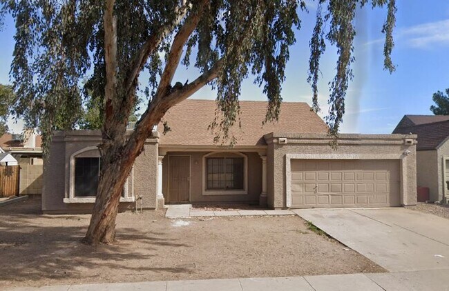 Building Photo - Remodeled 3 Bedroom/2 Bath Home Located in...