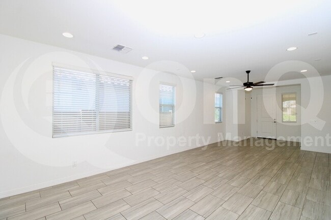 Building Photo - 9153 W Sells Dr