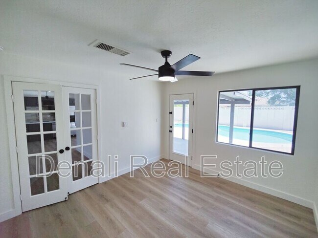 Foto del edificio - 7321 E Coronado Rd