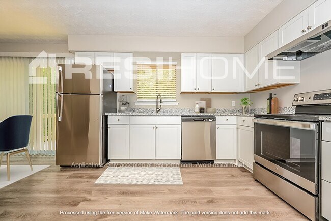 Foto del edificio - 3011 Woodfield Dr