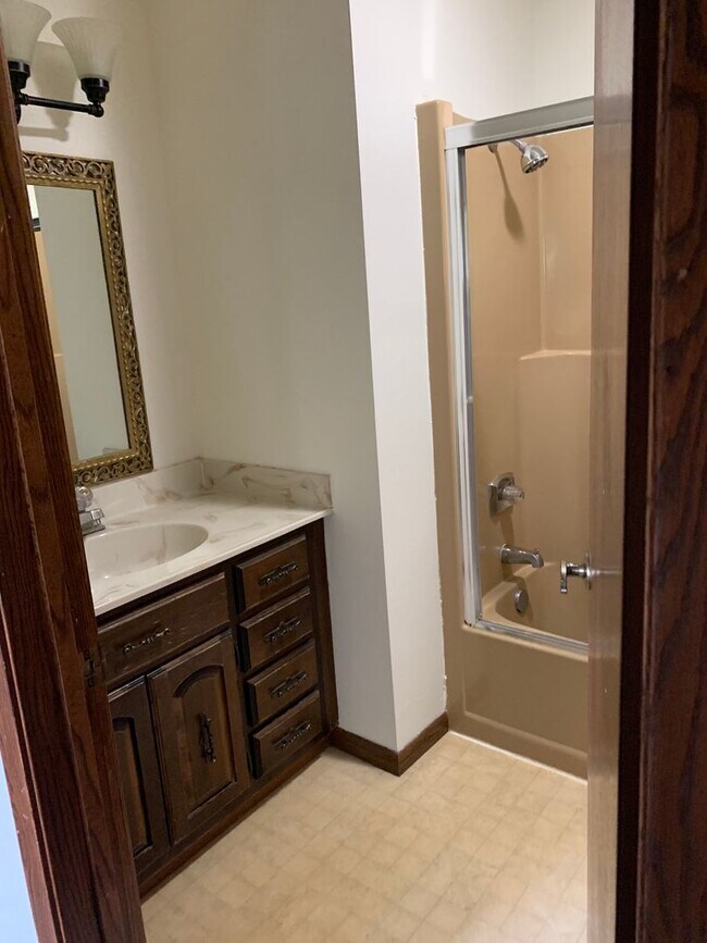 Foto del edificio - Gorgeous, pet friendly 4 bed 2 1/2 bath house