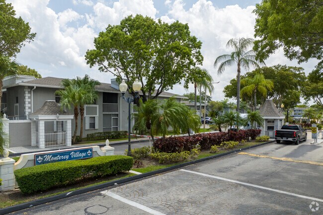 Foto del edificio - Monterey Village