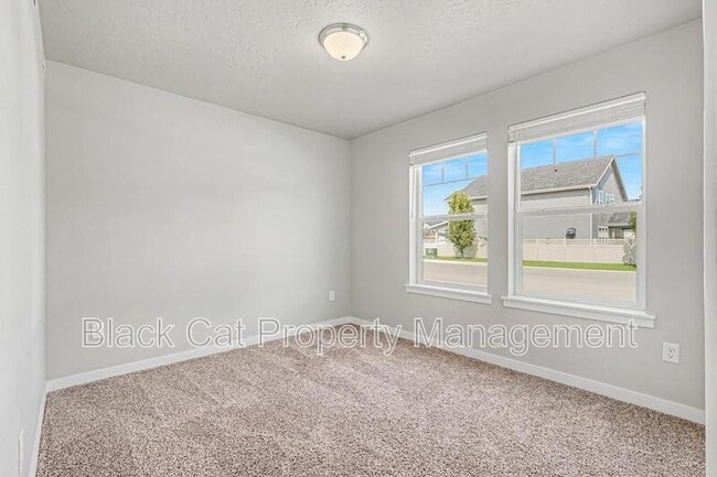 Building Photo - 637 E Warrior Basin St