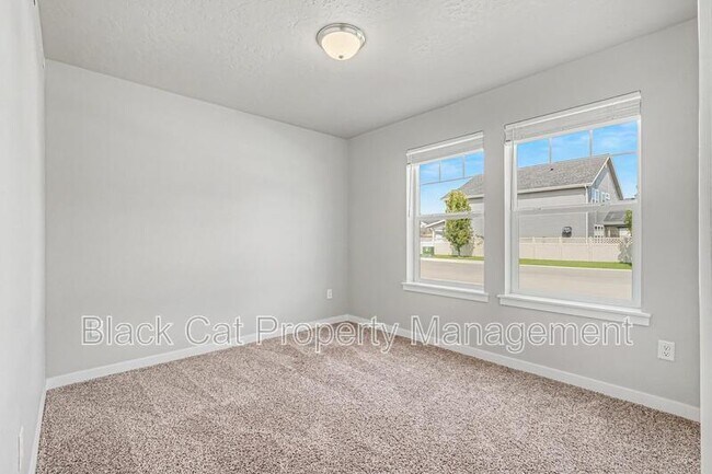 Foto del edificio - 637 E Warrior Basin St