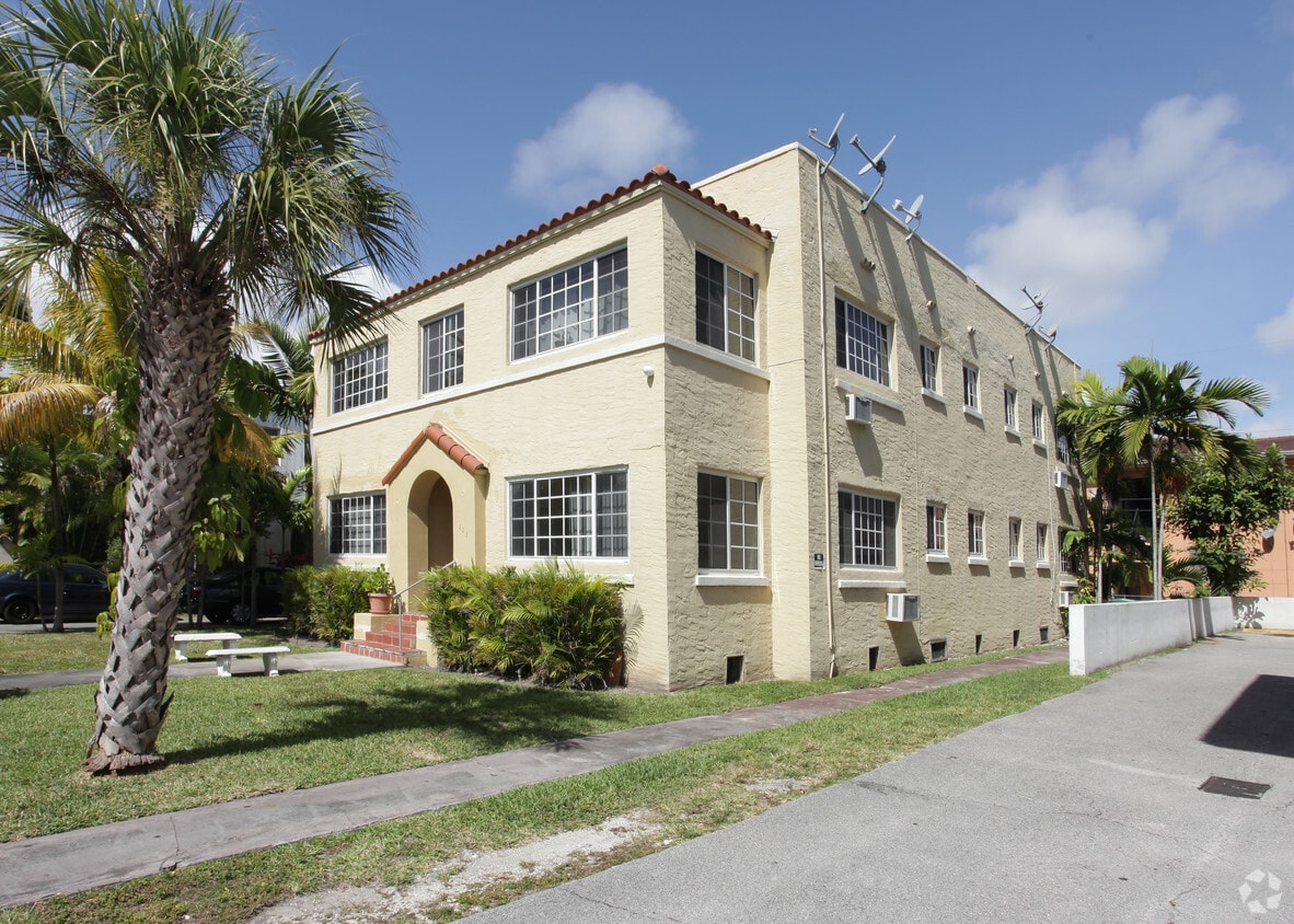 Building Photo - 223 Phoenetia Ave