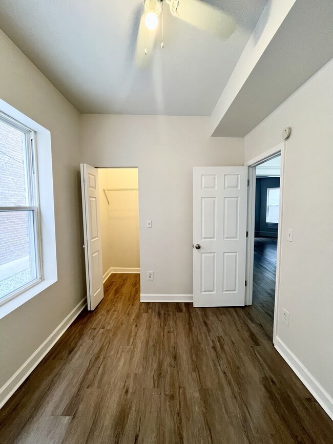 Building Photo - 2238 S Homan Ave