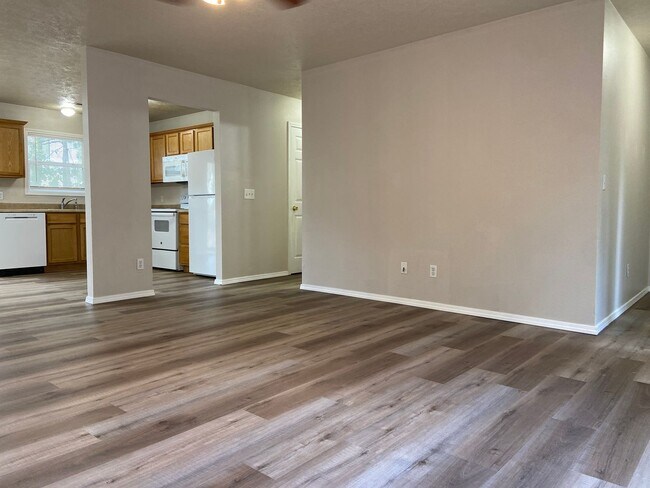 Foto del edificio - 1013 Deer Trail Ln