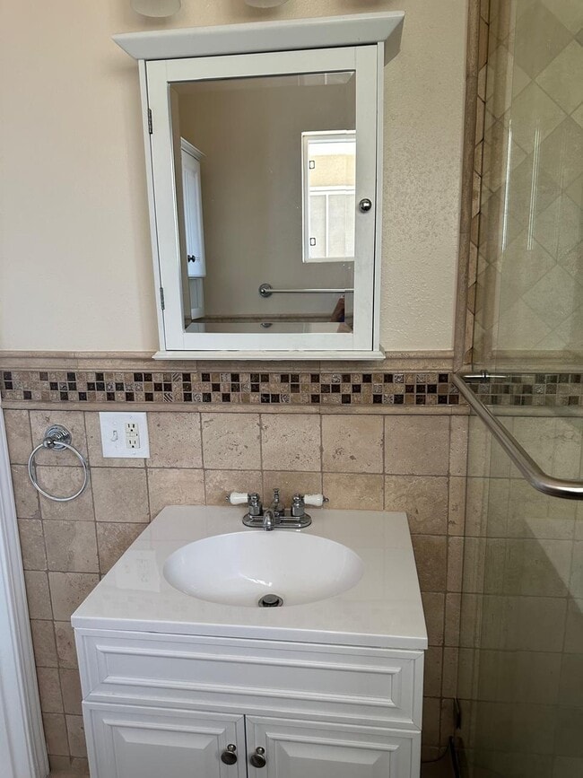 Building Photo - 10640 Gridley Rd