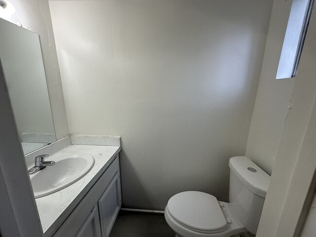 Building Photo - 116 Hughes Ave