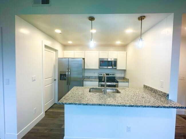 Foto del edificio - 1553 Clear Creek Dr