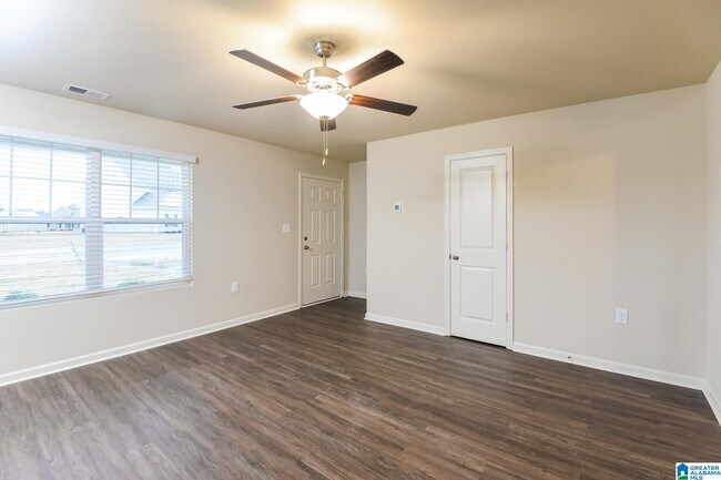 Building Photo - 690 Clover Cir