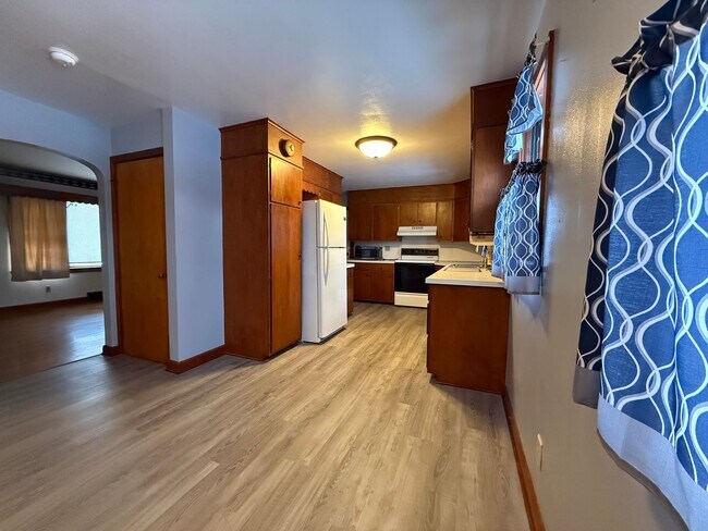 Foto del edificio - Single Family Home with Two Car Garage