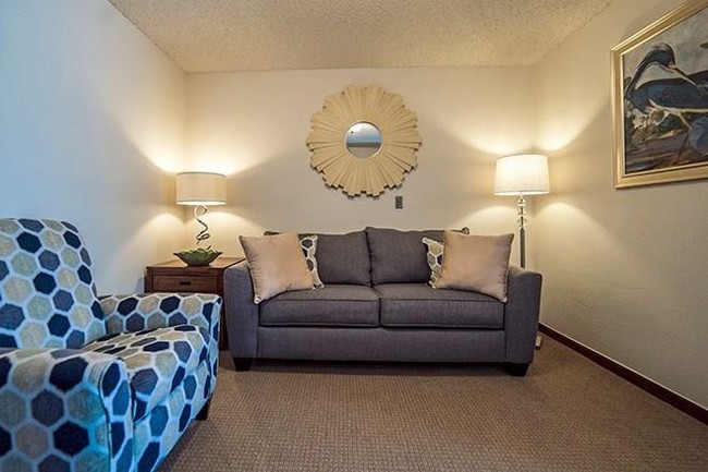 Building Photo - 1771 Country Club Dr