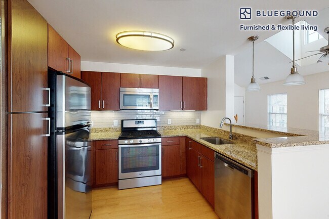 Foto del edificio - 998 Stewart Ave