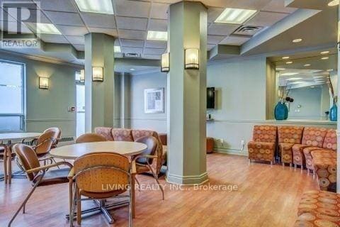 Building Photo - 18 Hillcrest Ave