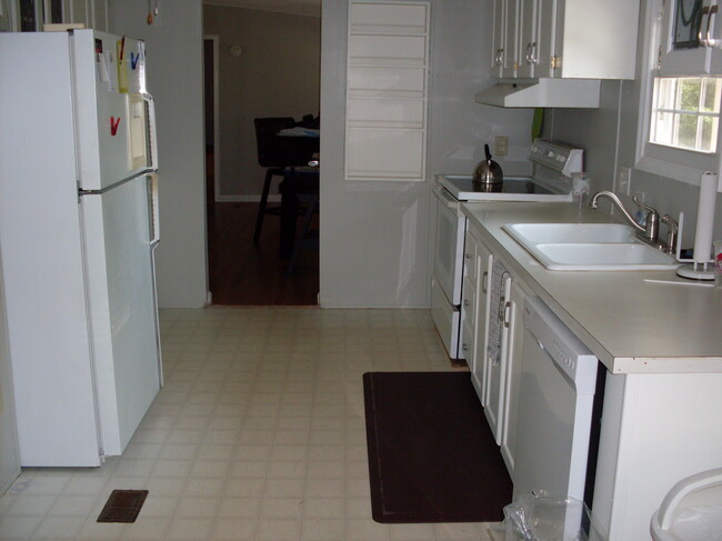 Kitchen - 642 Bell Rd