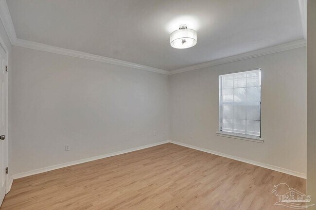 Foto del edificio - 10601 Silver Creek Dr