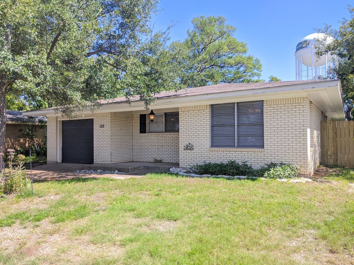 Foto principal - Cute 3 Bed, 1 Bath Home in Bryan for Augus...