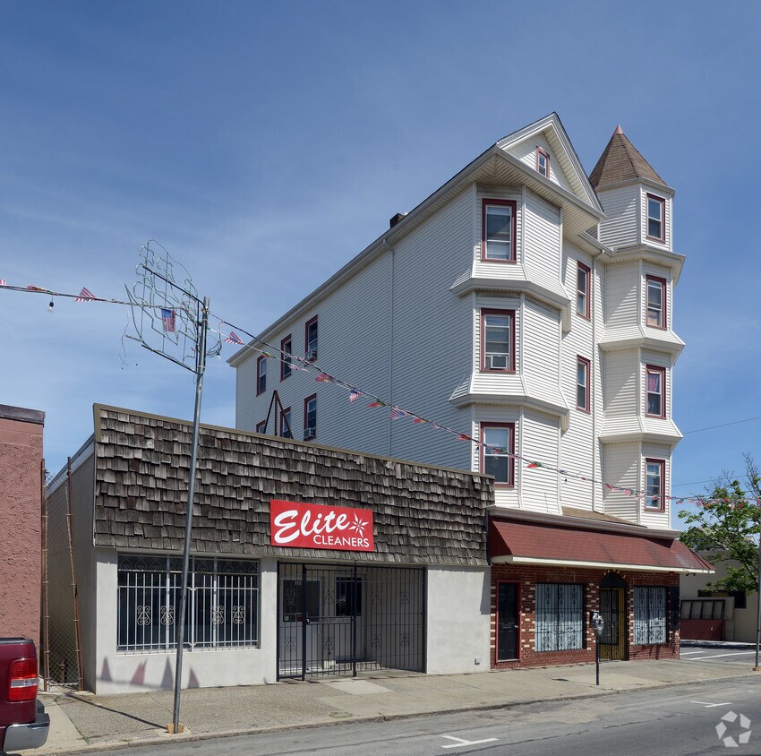 Building Photo - 1262-1264 Acushnet Ave
