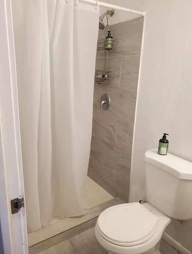Newly remodeled bathroom - 5055 Arvada Way