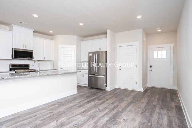 Building Photo - 69 Galley Ln
