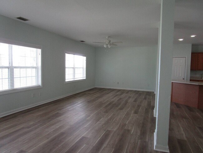 Foto del edificio - 6111 Shorewood Way