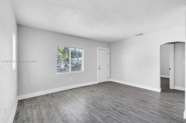 Foto del edificio - 2960 NW 63rd St