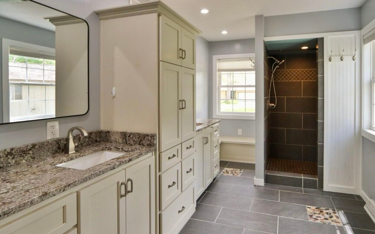 Foto principal - 1776 N Royal Oaks Dr