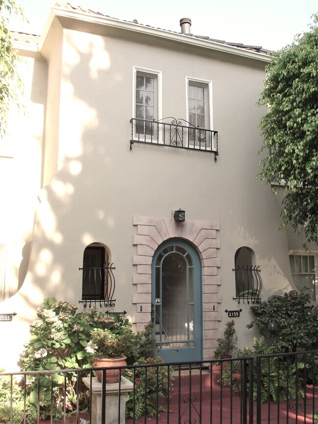 Foto del edificio - 2155 Beachwood Ter