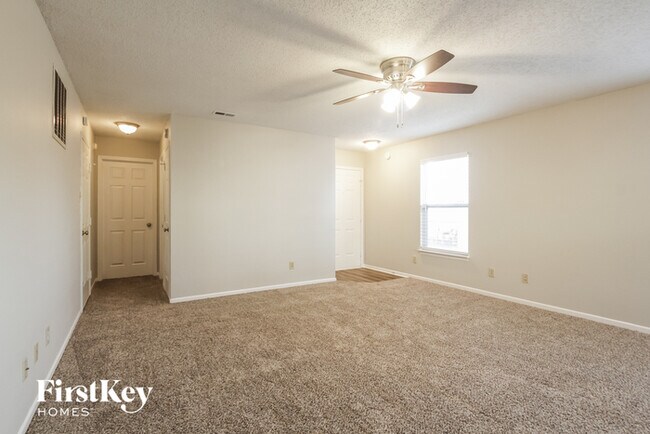 Building Photo - 9212 Wandflower Dr