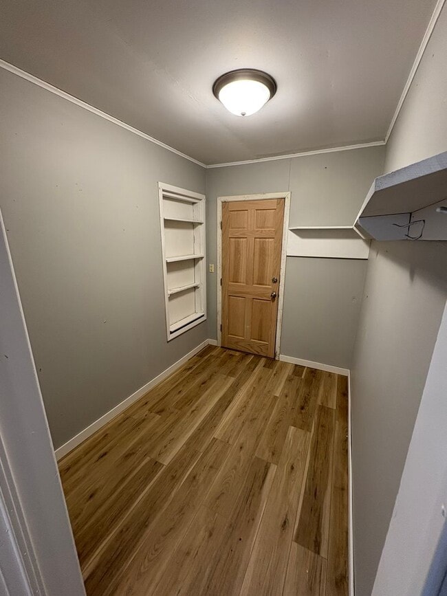 Building Photo - Two bedroom/ Two bath house