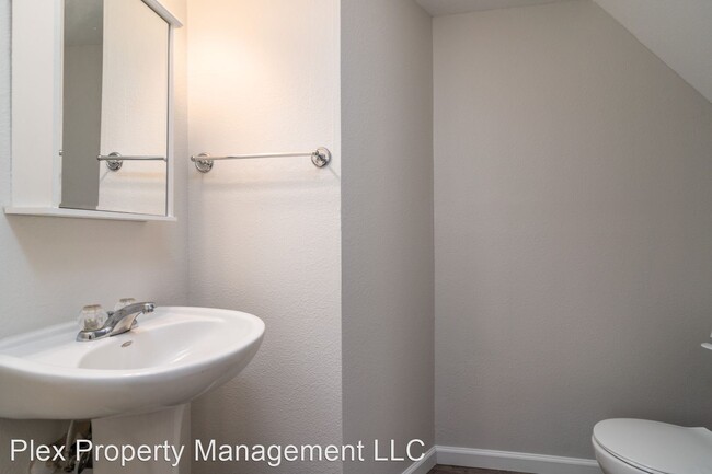 Building Photo - 2 br, 1.5 bath House - 625 7th Avenue South