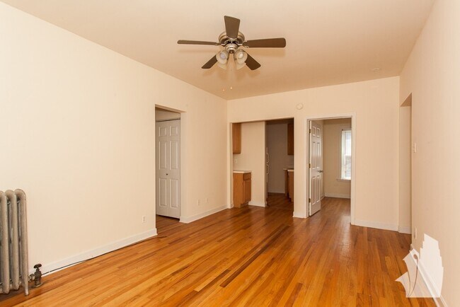 Building Photo - 3912 N Pine Grove Ave