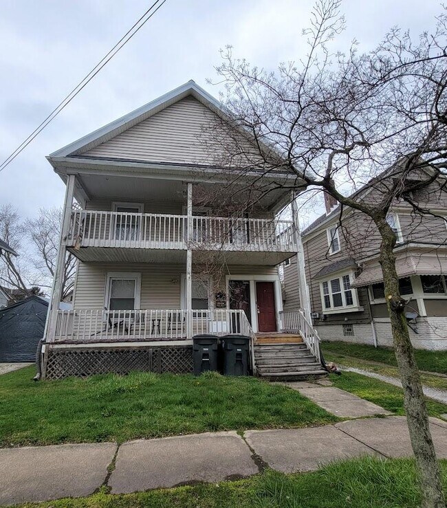 Building Photo - 299 Lloyd St