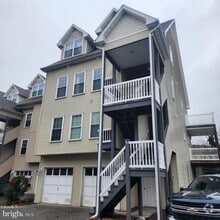 Building Photo - 204 Seneca Way