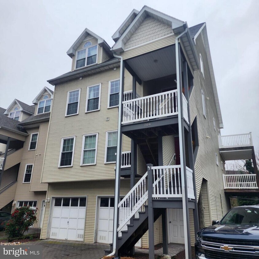 Foto principal - 204 Seneca Way
