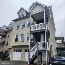 Building Photo - 204 Seneca Way