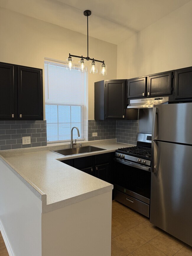 Foto del edificio - 2328 W Belmont Ave