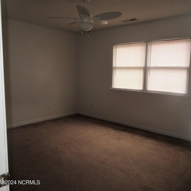 Building Photo - 155 Lakewood Dr
