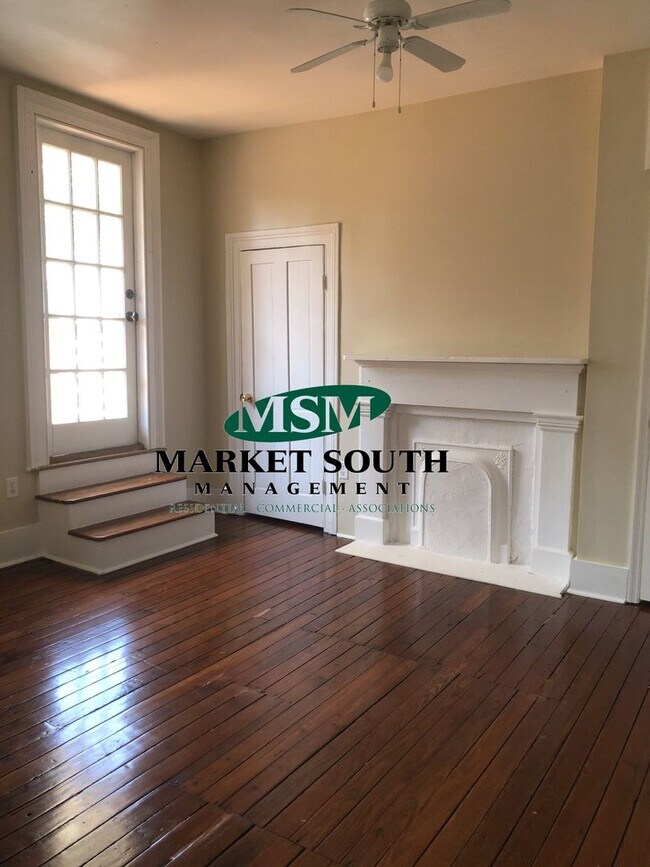 Foto del edificio - *REDUCED!!* Beautifully Renovated Victorian Home