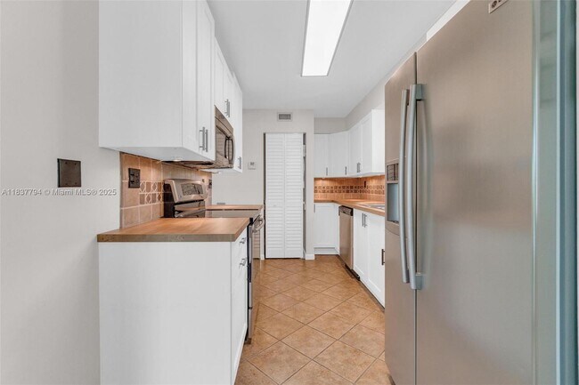 Foto del edificio - 15405 N Miami Lakeway