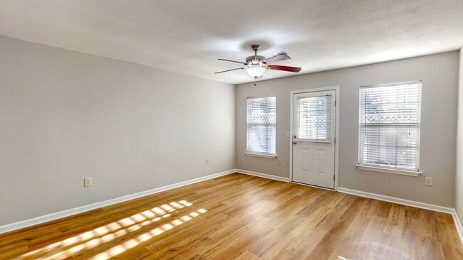 Building Photo - Townhome in Effingham