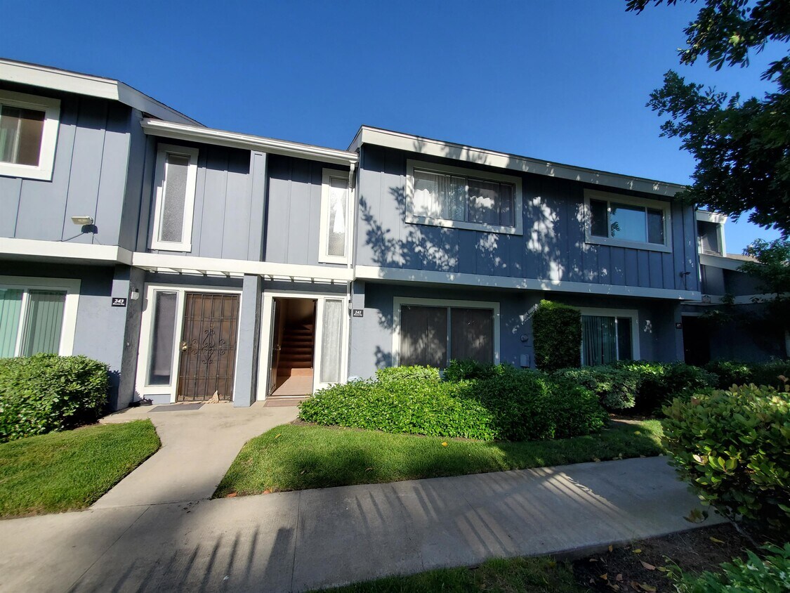 241 Blossom Way, Oceanside, CA 92058 Townhouse for Rent in Oceanside